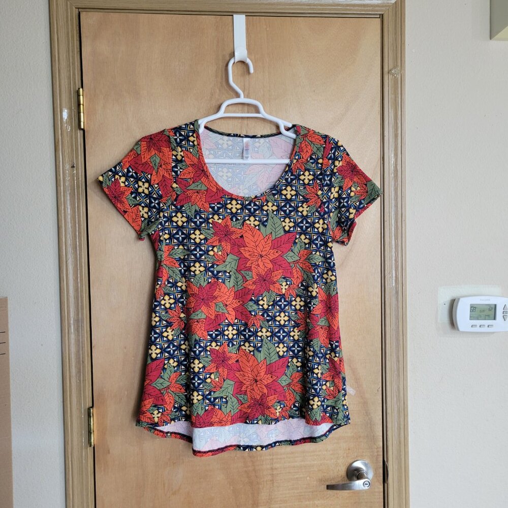 Lularoe M Shirt Holiday Christmas Poinsetta